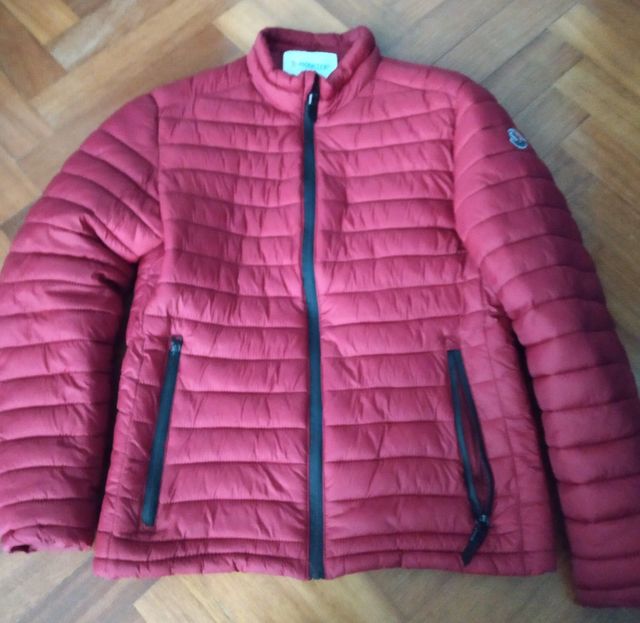 Cazadora de abrigo. Granate. Talla L