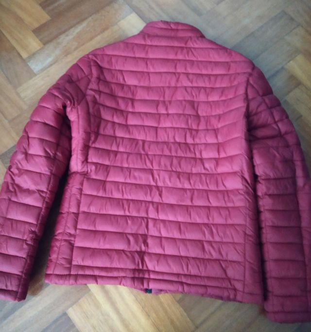 Cazadora de abrigo. Granate. Talla L