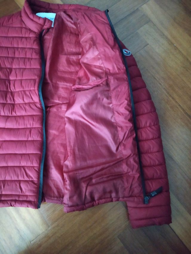 Cazadora de abrigo. Granate. Talla L