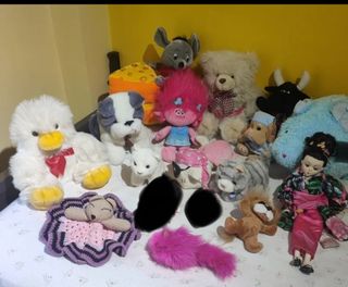 Lote peluches y muñecos
