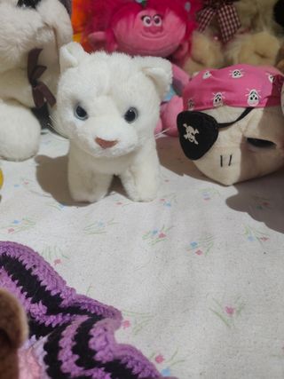 Lote peluches y muñecos