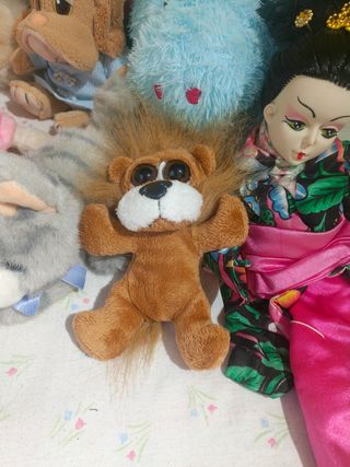 Lote peluches y muñecos