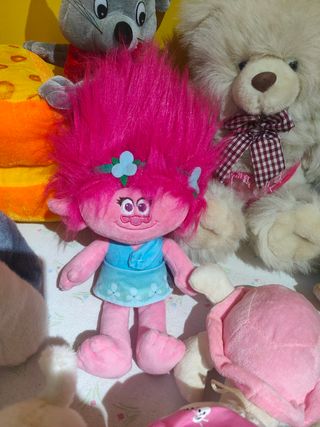 Lote peluches y muñecos