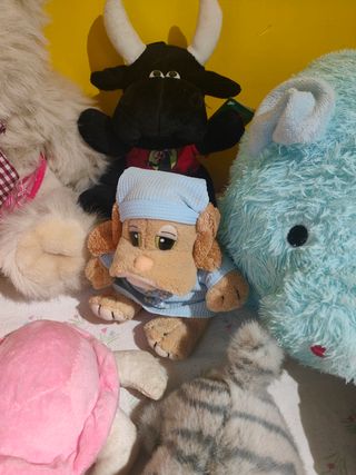 Lote peluches y muñecos
