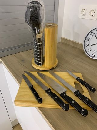 Colección de cuchillos y cubiertos cocina