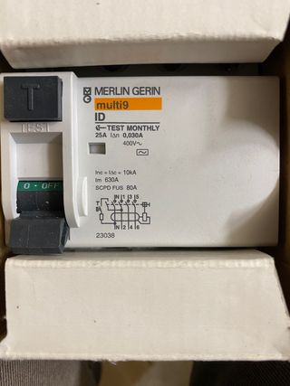 Interruttore diff. 4P 25A 0.03A nuovo merlin gerin