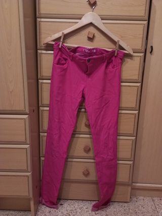 Pantalones vaqueros rosas Bershka talla M