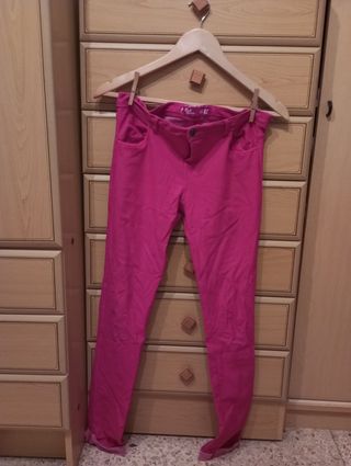 Pantalones vaqueros rosas Bershka talla M