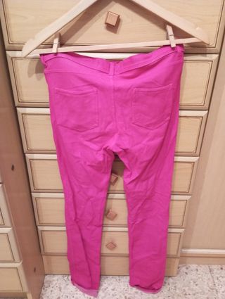 Pantalones vaqueros rosas Bershka talla M