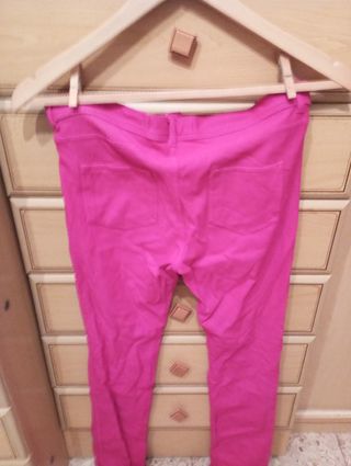 Pantalones vaqueros rosas Bershka talla M