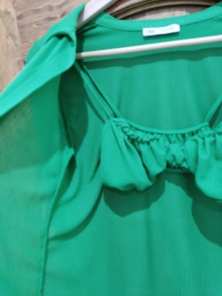 Camisa zara verde talla M con sujetador
