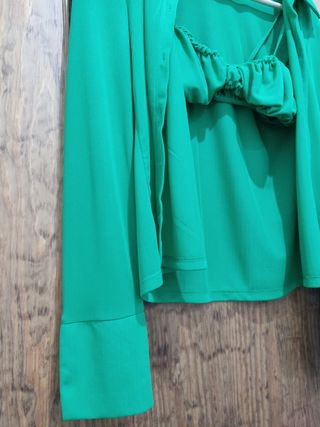 Camisa zara verde talla M con sujetador