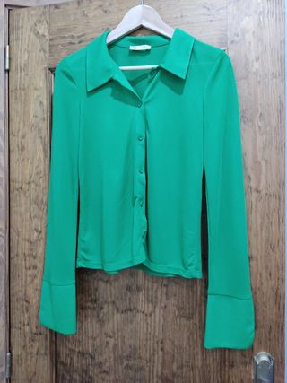 Camisa zara verde talla M con sujetador
