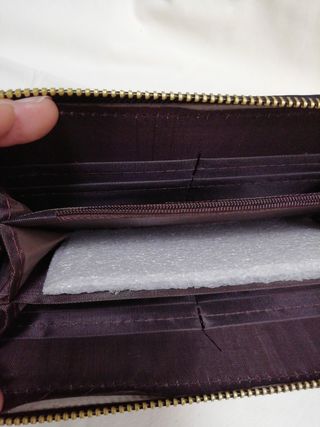 Cartera larga con bordados de flores