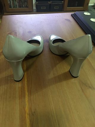 Zapatos de salon grises