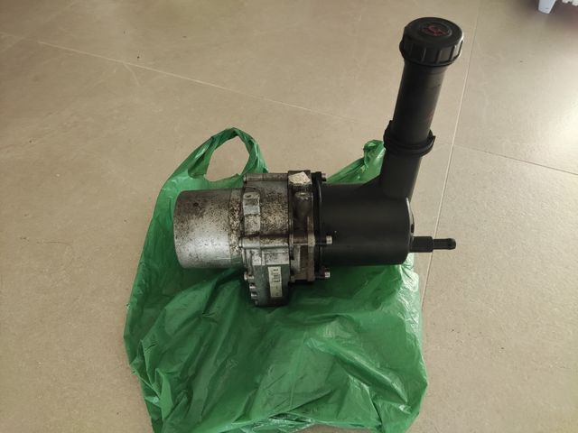 Bomba dirección Peugeot 307