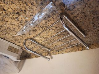 Estante perchero de baño cromado 