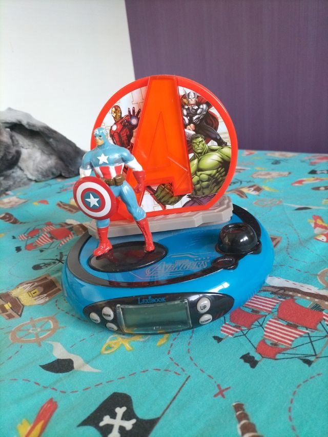 Despertador digital con luz Vengadores