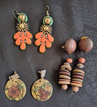 Lote de tres pares de pendientes