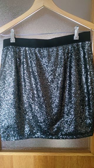 Falda corta de lentejuelas