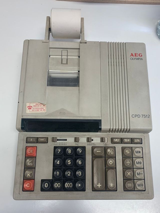 Calculadora eléctrica antigua