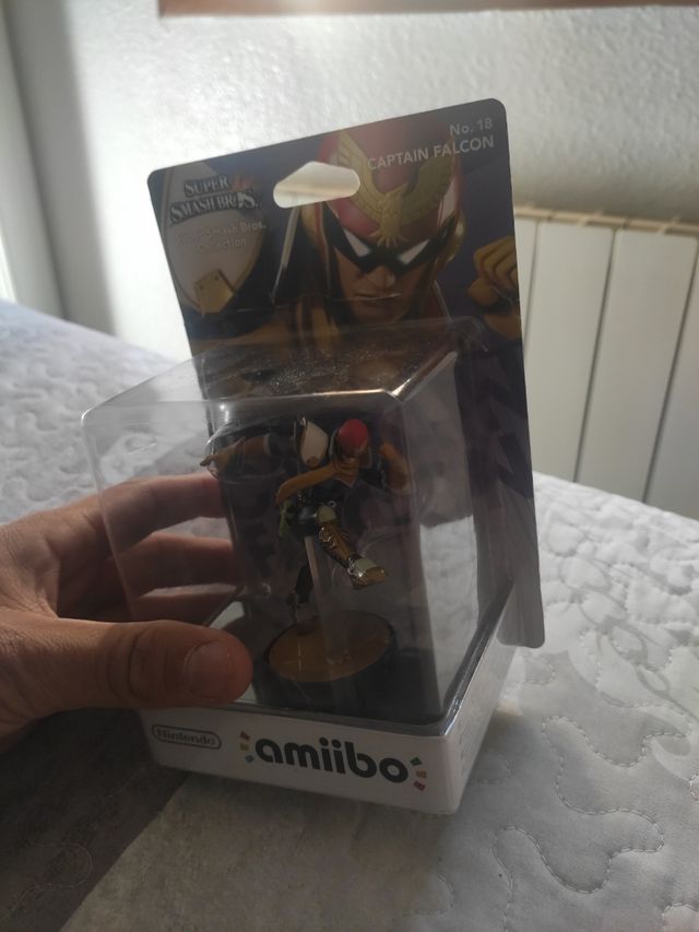 Amiibo captain falcon