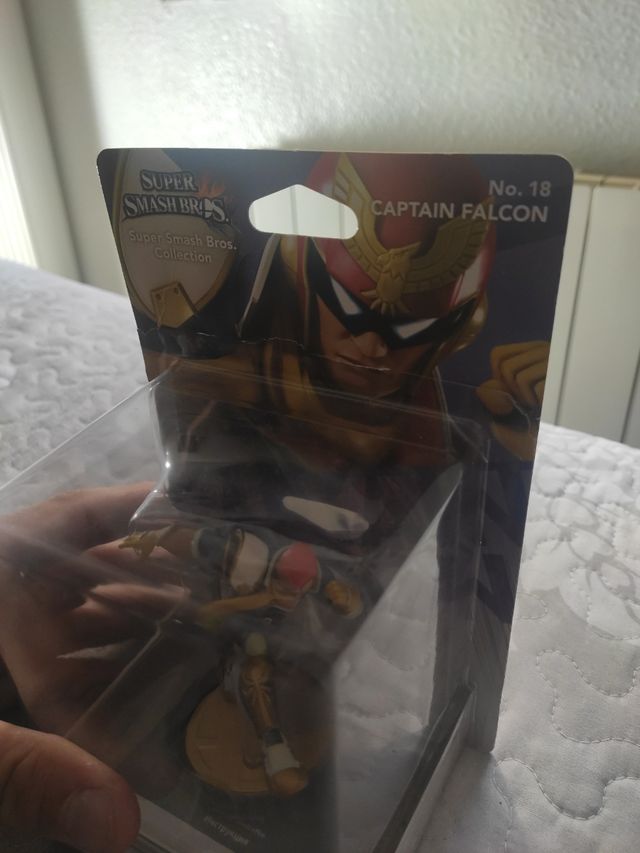 Amiibo captain falcon