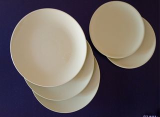 Menaje - lote de platos y cubiertos