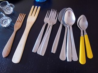 Menaje - lote de platos y cubiertos