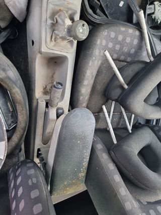 VOLKSWAGEN NEW BEETLE 1.6G 102CV 2004 (NIV 10423)