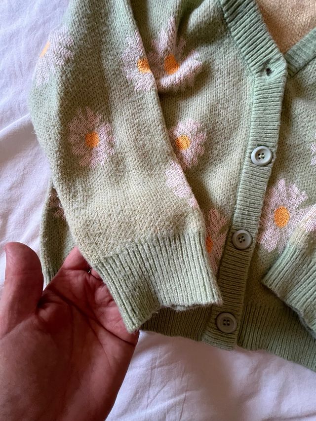 Rebeca verde con margaritas niña T. 11 años