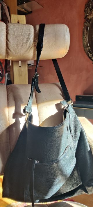 Bolso bandolera de piel genuina, negro.