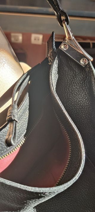 Bolso bandolera de piel genuina, negro.