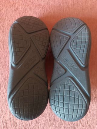 zapatos de piel,  rojo granate marca Laura Azaña