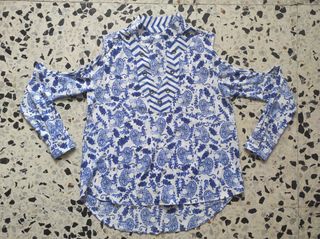 Blusa estampada cut out M