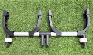 Carro Bugaboo Gemelar gris.