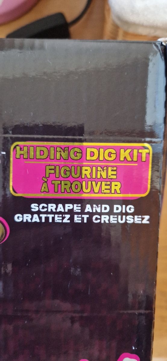 Figura sorpresa. Caja Five Nights at Freddy's FNAF