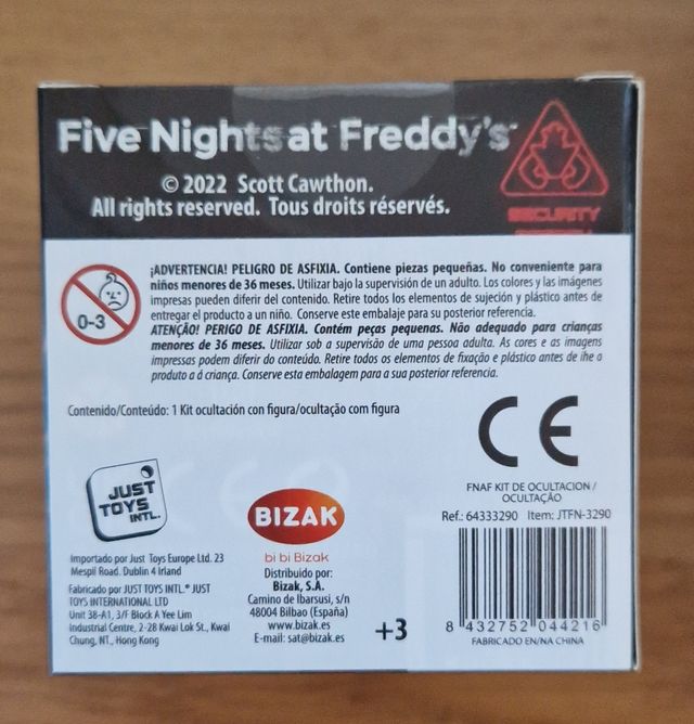 Figura sorpresa. Caja Five Nights at Freddy's FNAF