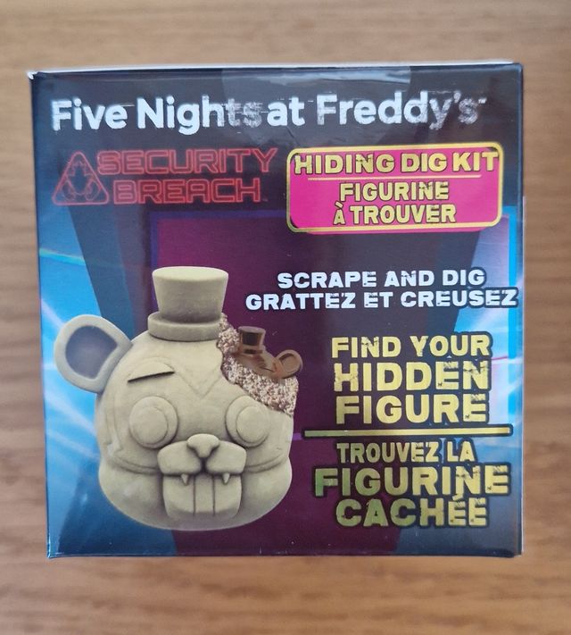 Figura sorpresa. Caja Five Nights at Freddy's FNAF
