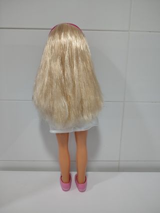Muñeca Nancy rubia.