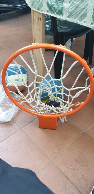 Cerchio canestro basket e palloni 