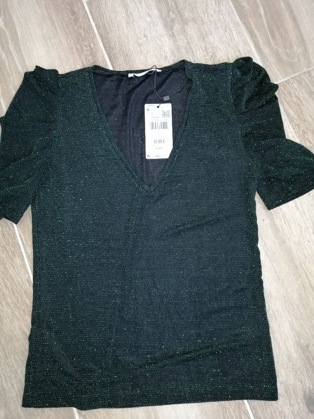 Camiseta con mangas abullonadas