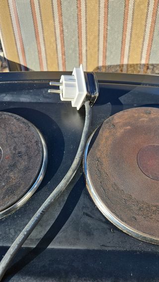 Horno pequeño con 2 hornillos