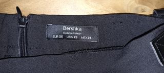 Minifalda. plisada. Bershka. Talla XS. Perfecto es