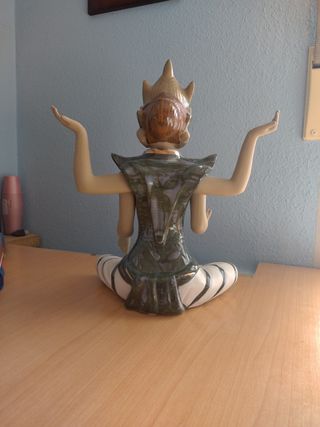 Escultura indú cerámica 