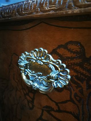 Baúl madera. Tallado. Vintage