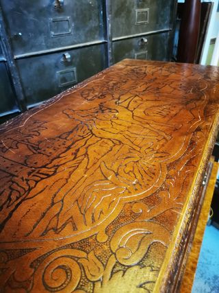 Baúl madera. Tallado. Vintage