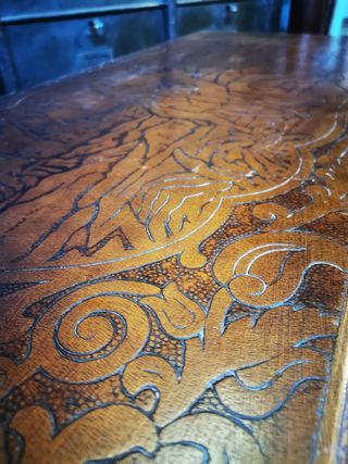 Baúl madera. Tallado. Vintage