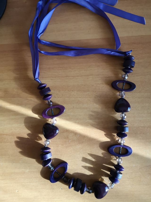 Collana viola regolabile con nastro