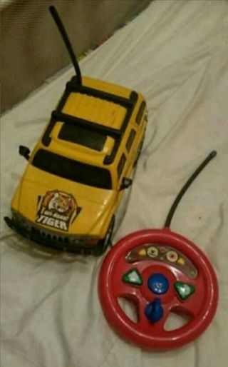 teledirigido amarillo